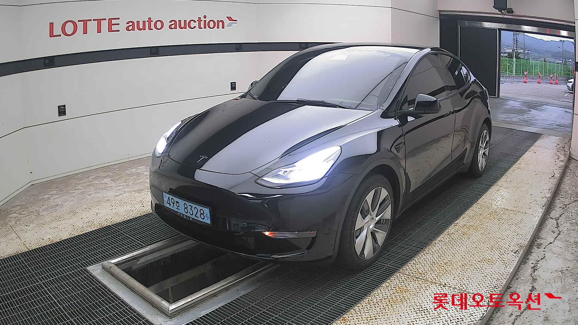 2021 - tesla model y