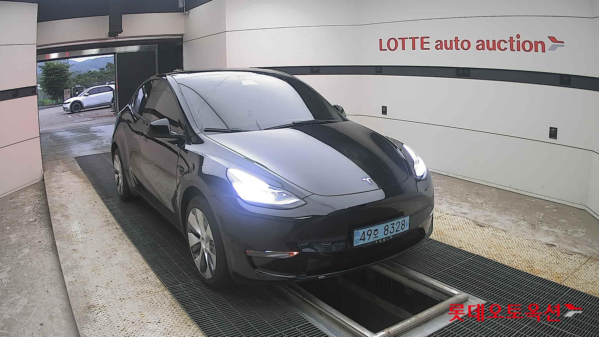 2021 - tesla model y