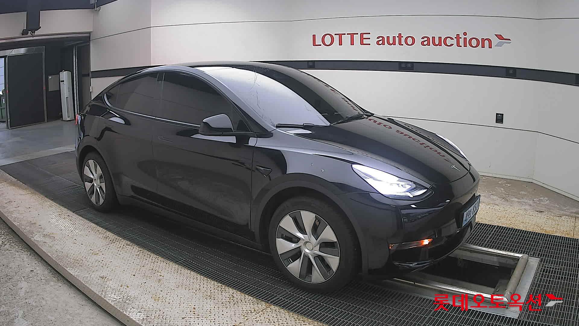 2021 - tesla model y