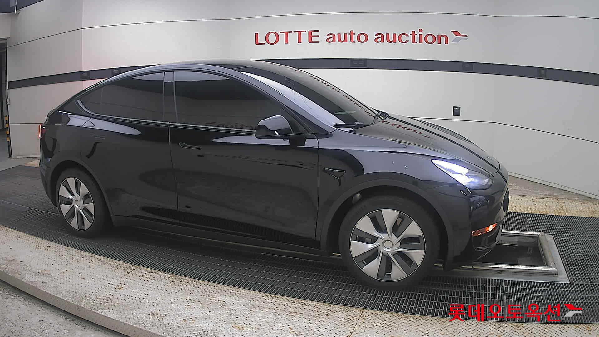 2021 - tesla model y