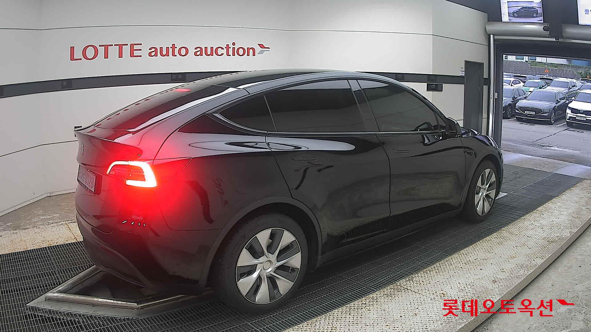 2021 - tesla model y