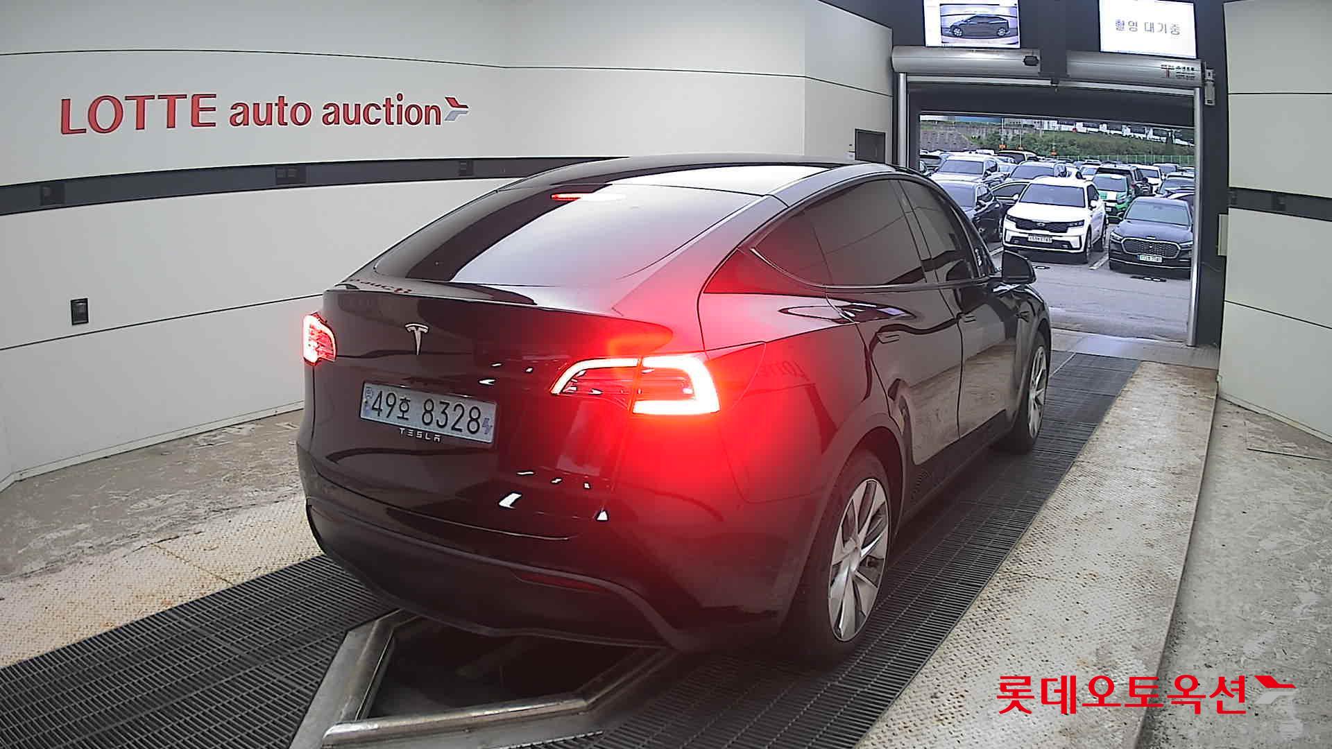 2021 - tesla model y