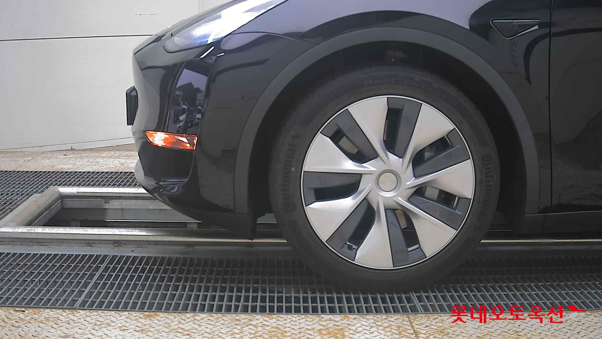 2021 - tesla model y