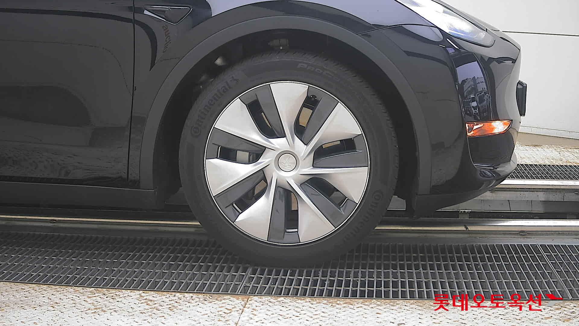 2021 - tesla model y