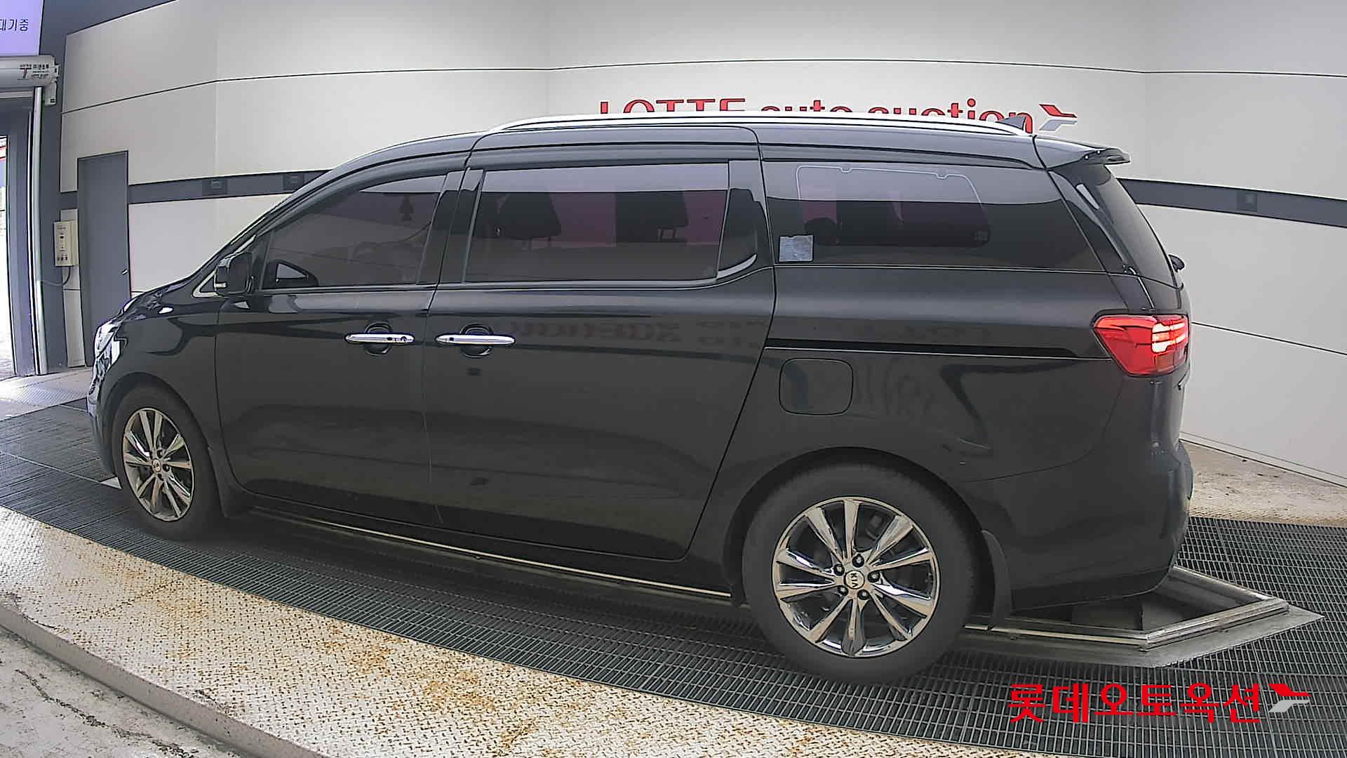2020 - kia carnival