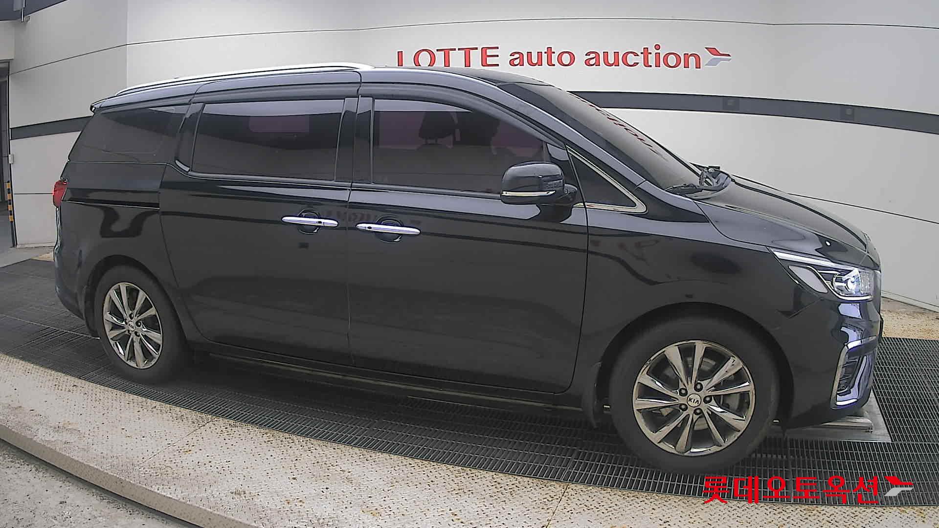 2020 - kia carnival