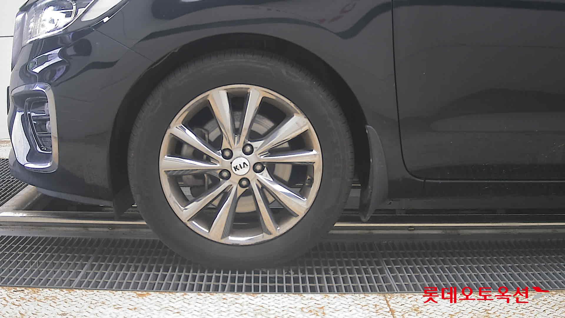 2020 - kia carnival