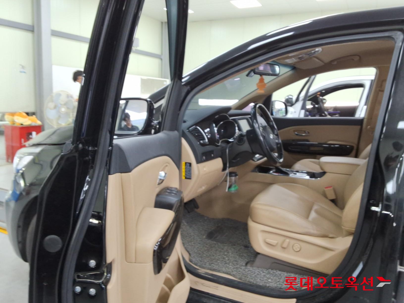 2020 - kia carnival