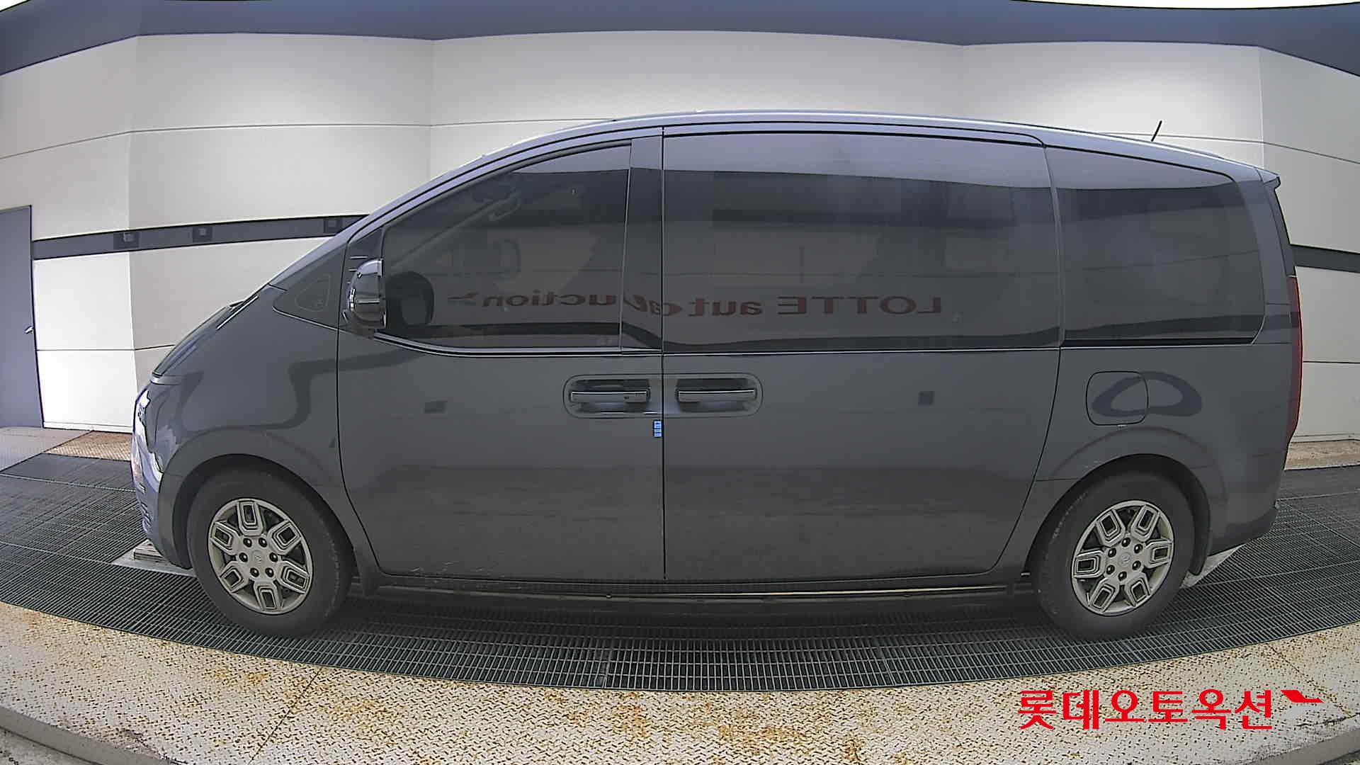 2022 - hyundai staria