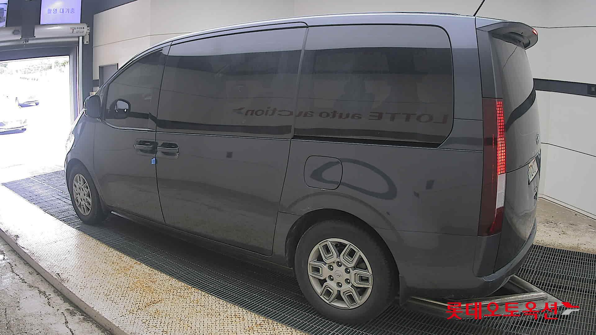 2022 - hyundai staria