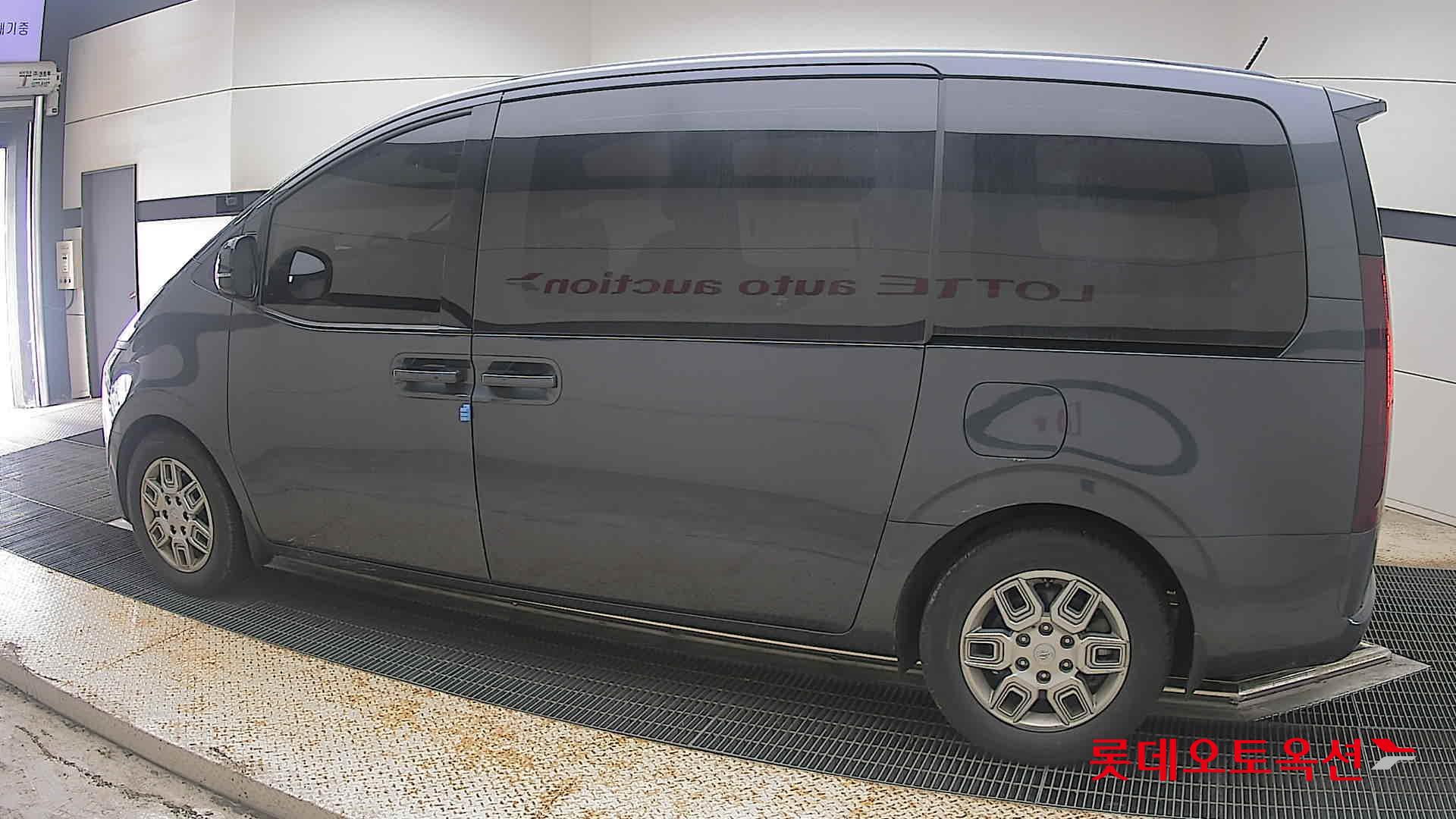 2022 - hyundai staria