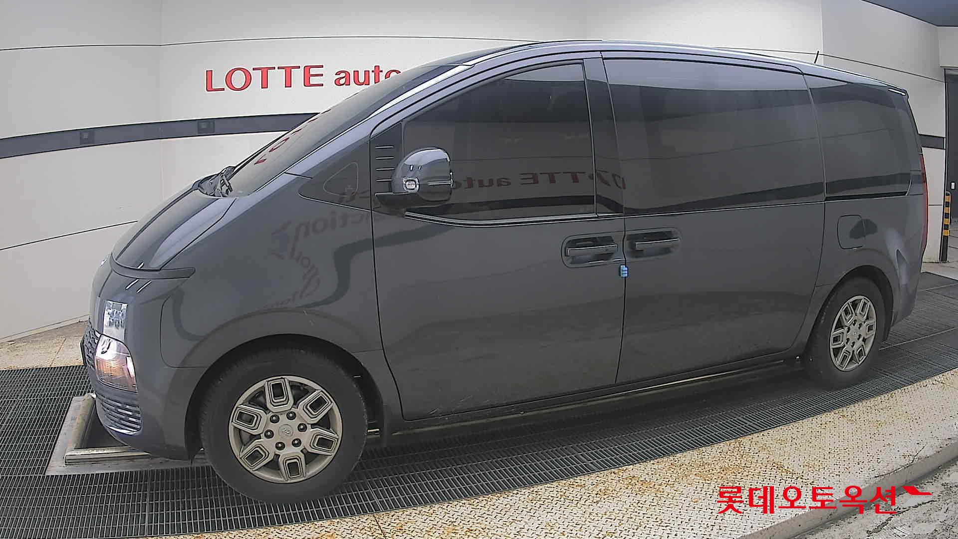2022 - hyundai staria