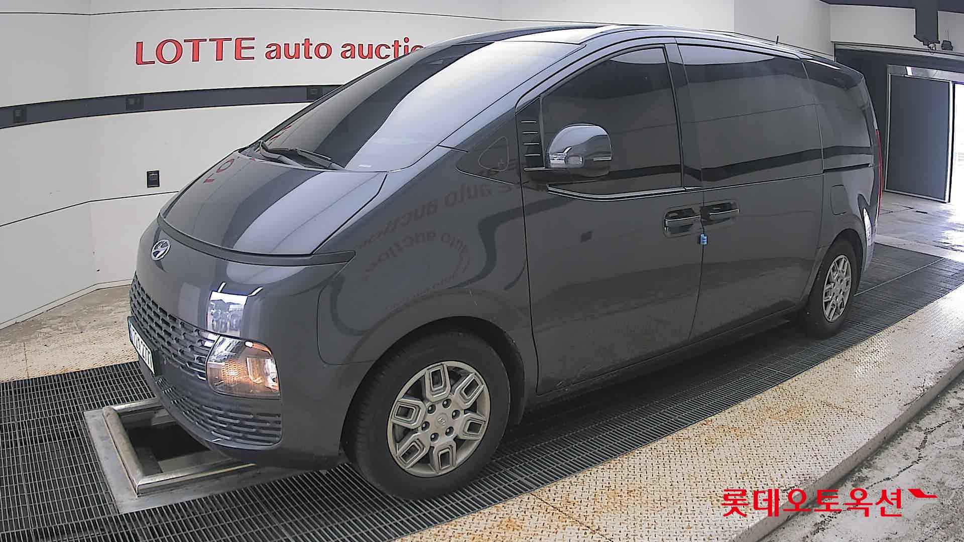 2022 - hyundai staria