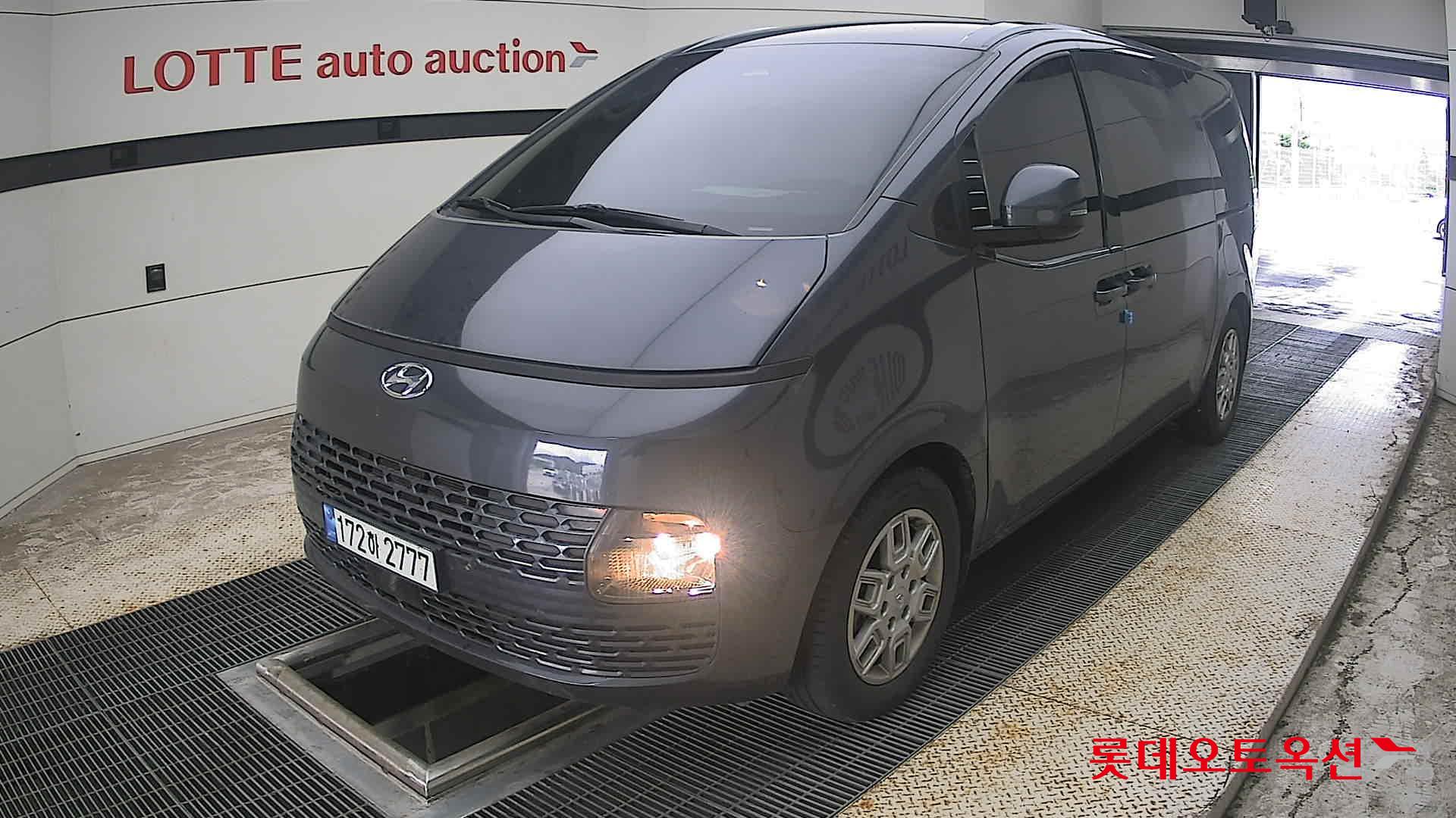 2022 - hyundai staria