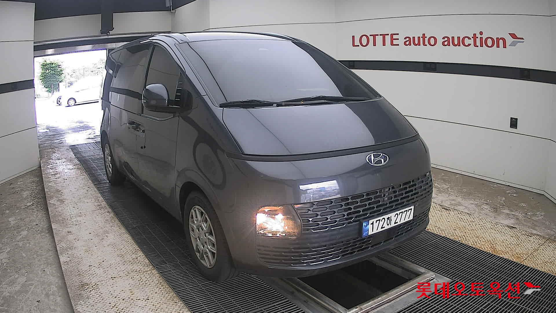 2022 - hyundai staria