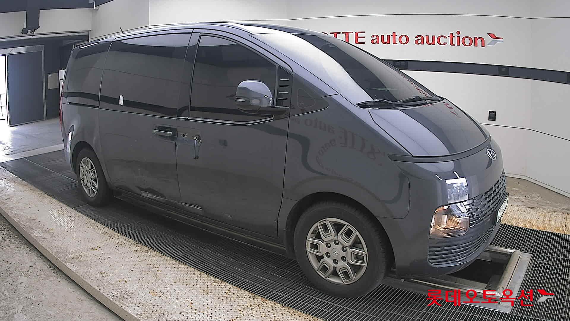 2022 - hyundai staria