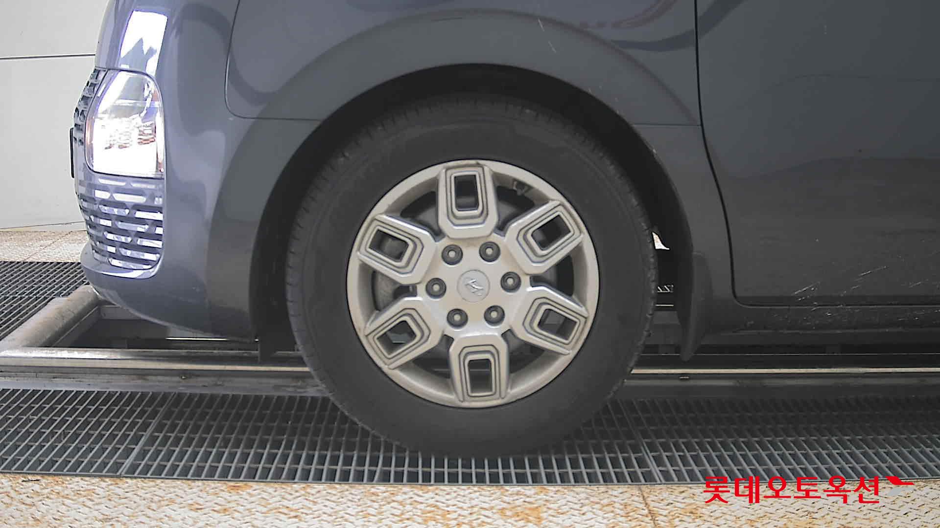 2022 - hyundai staria