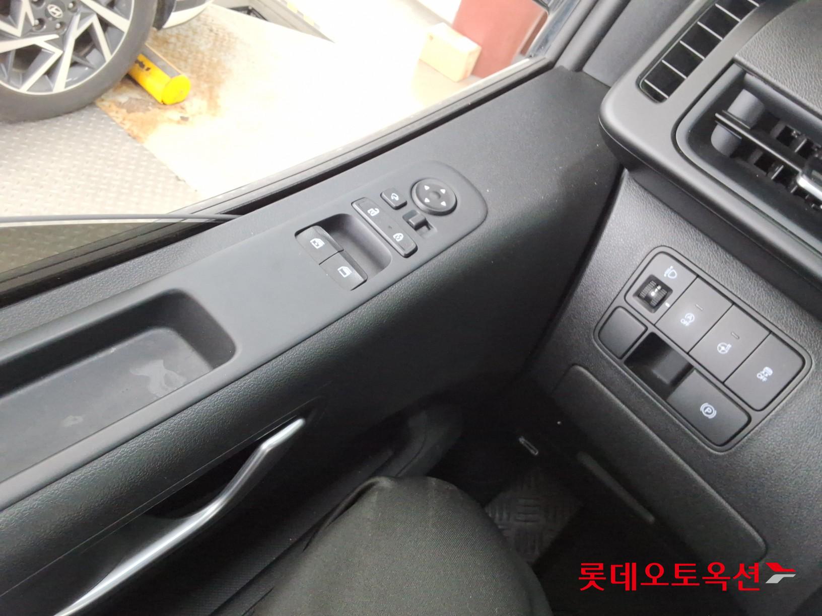 2022 - hyundai staria