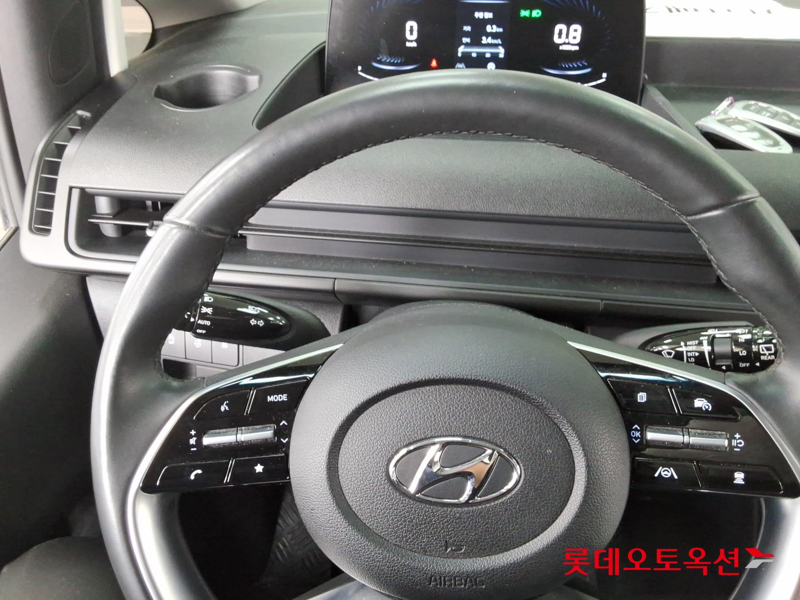 2022 - hyundai staria