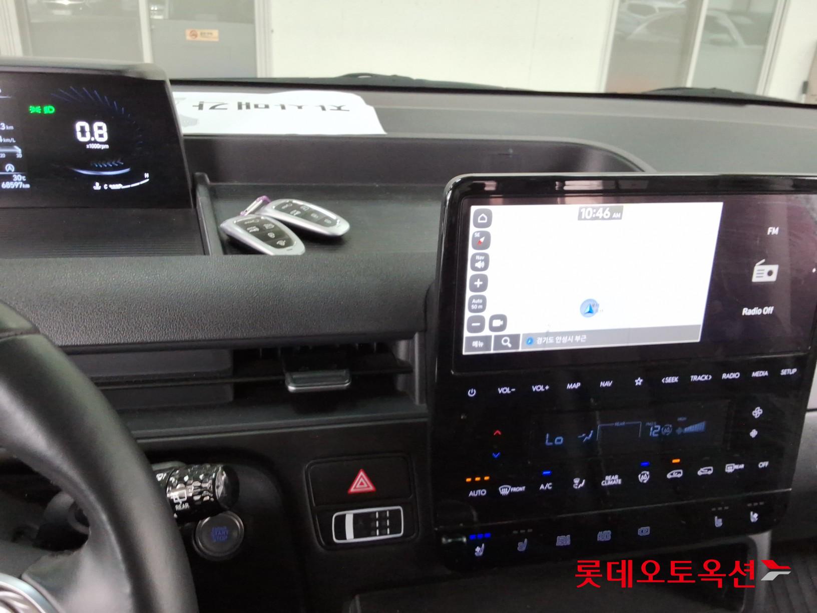 2022 - hyundai staria