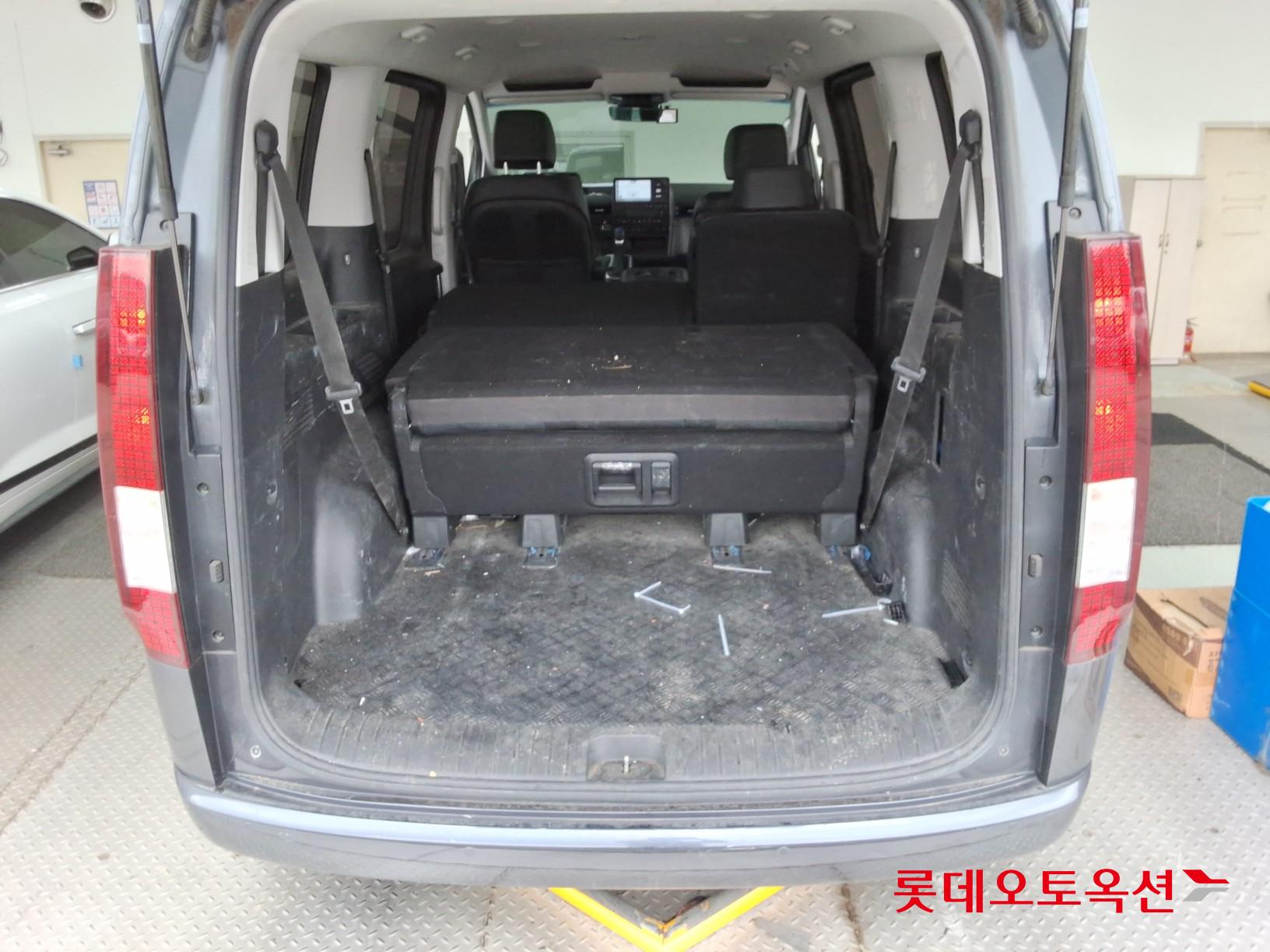 2022 - hyundai staria
