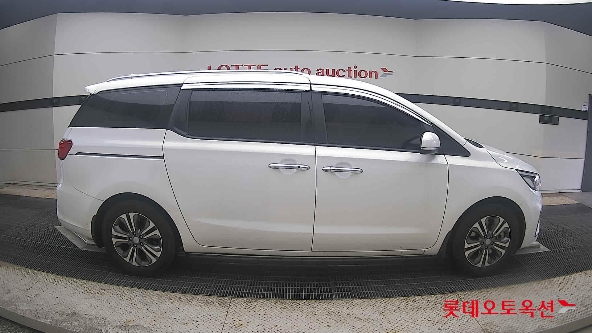 2020 - kia carnival