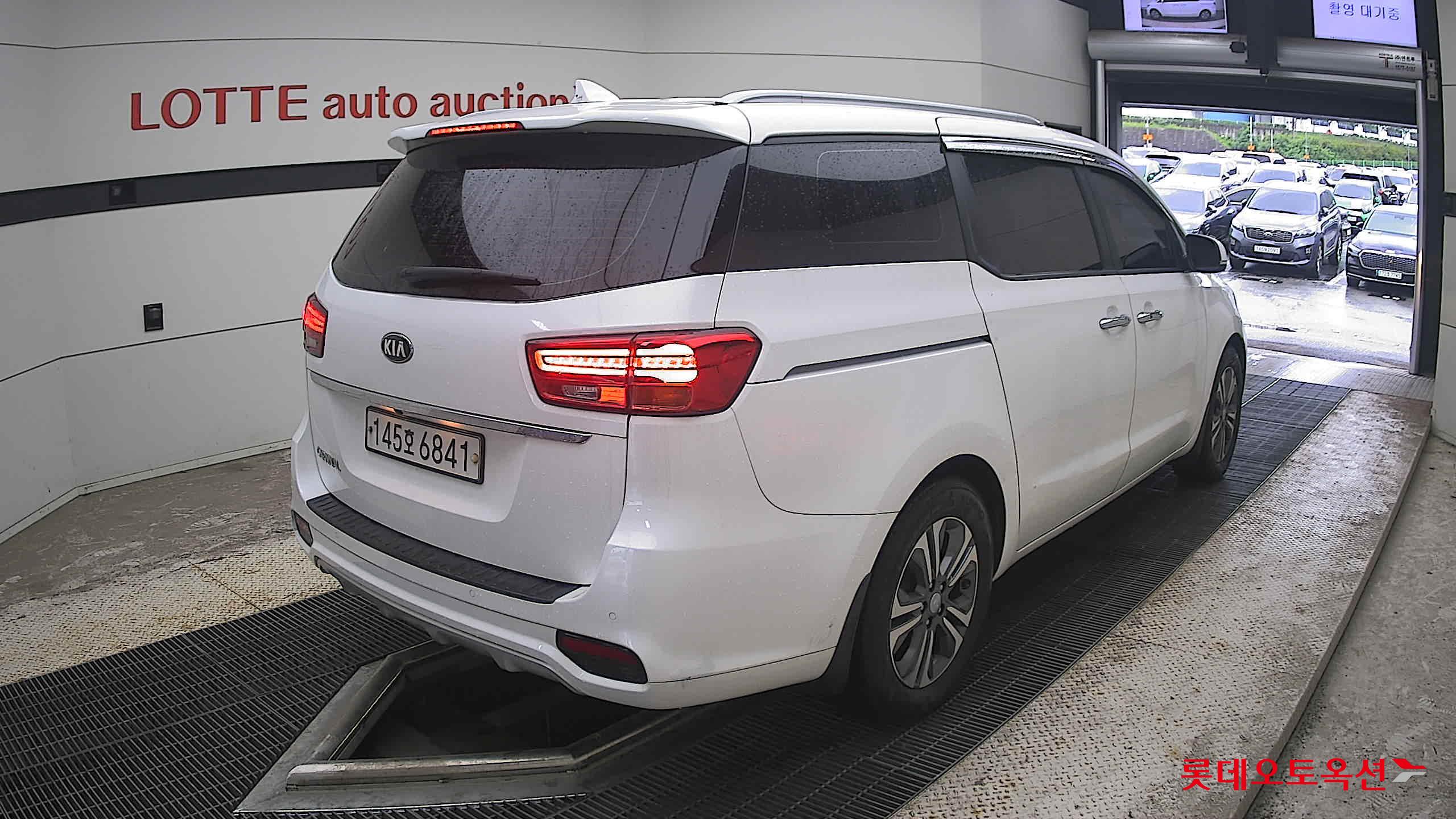 2020 - kia carnival