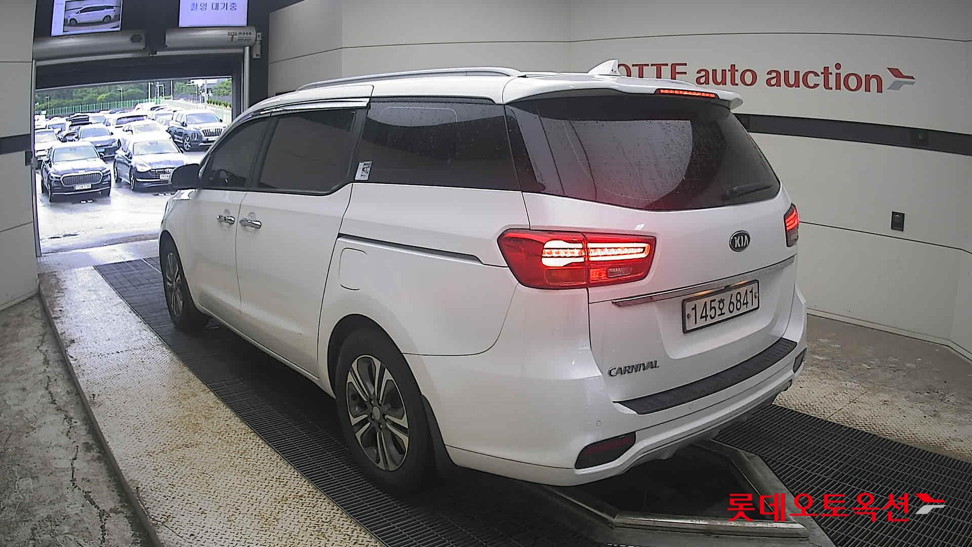 2020 - kia carnival