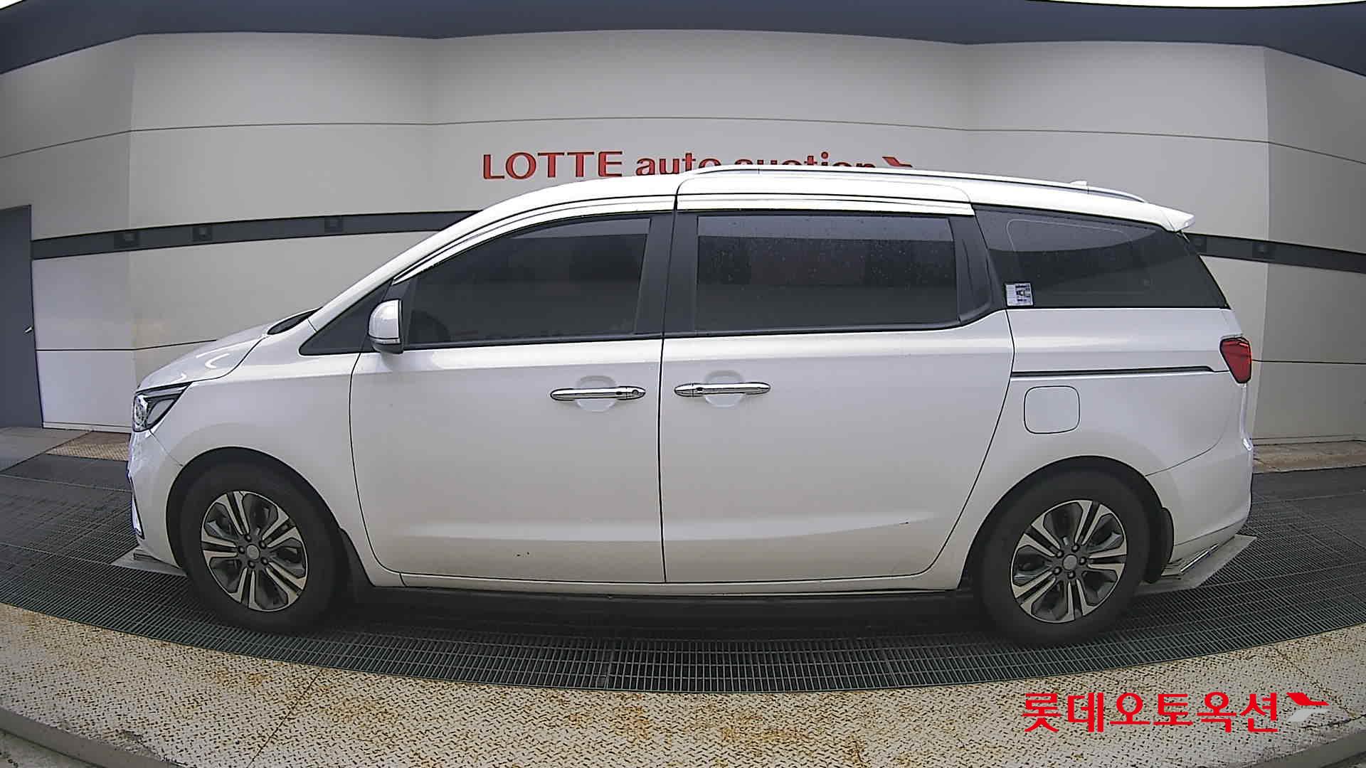 2020 - kia carnival
