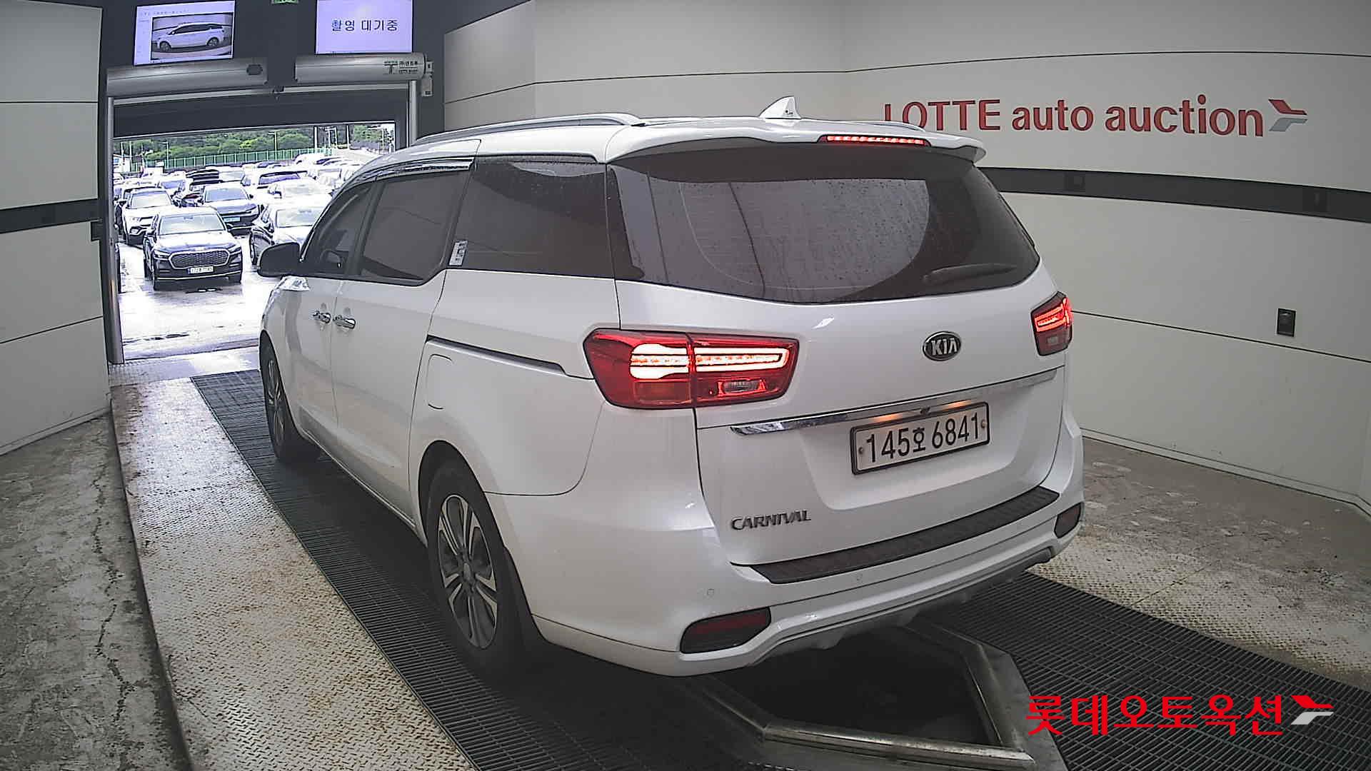 2020 - kia carnival