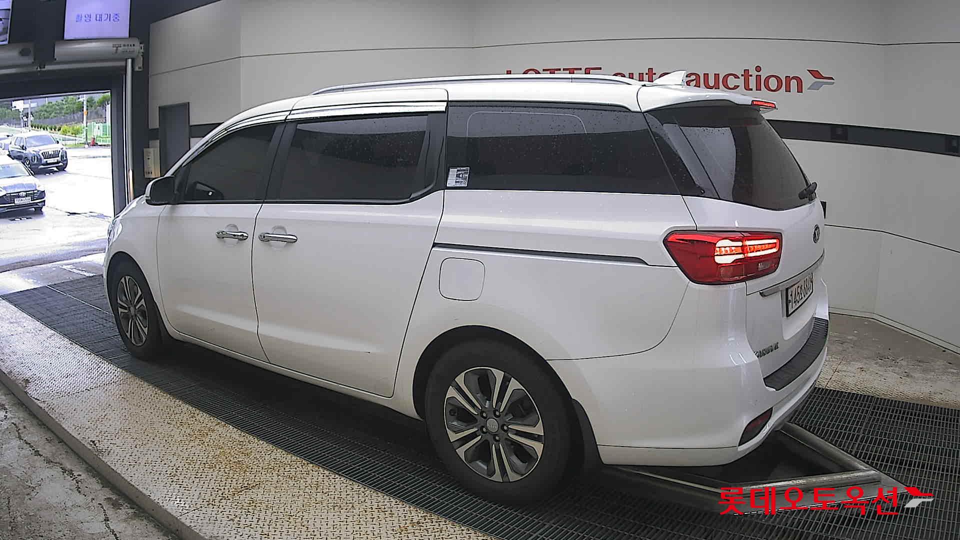2020 - kia carnival