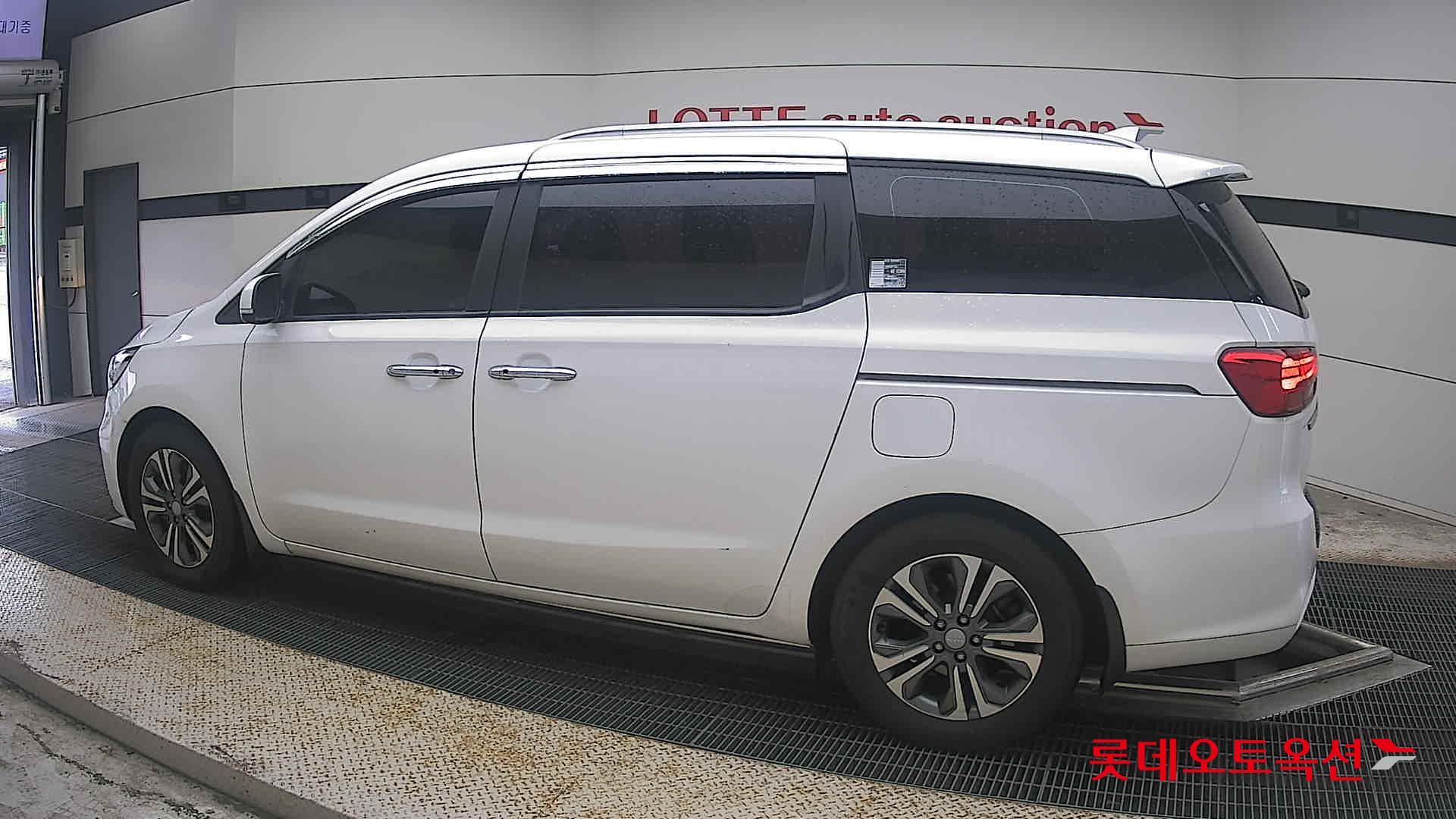 2020 - kia carnival
