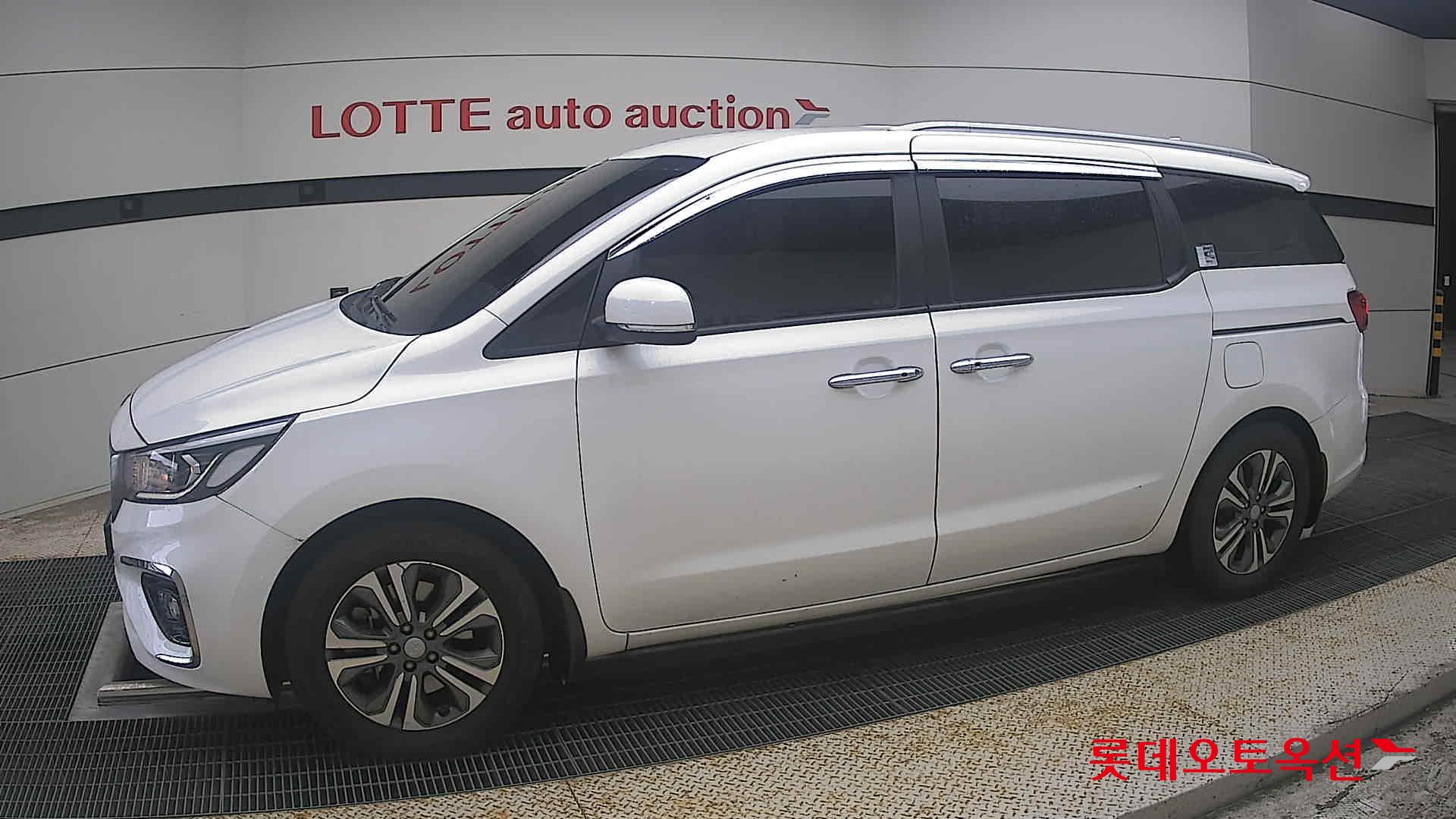2020 - kia carnival