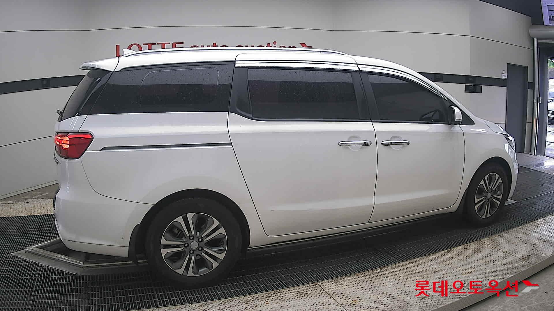 2020 - kia carnival