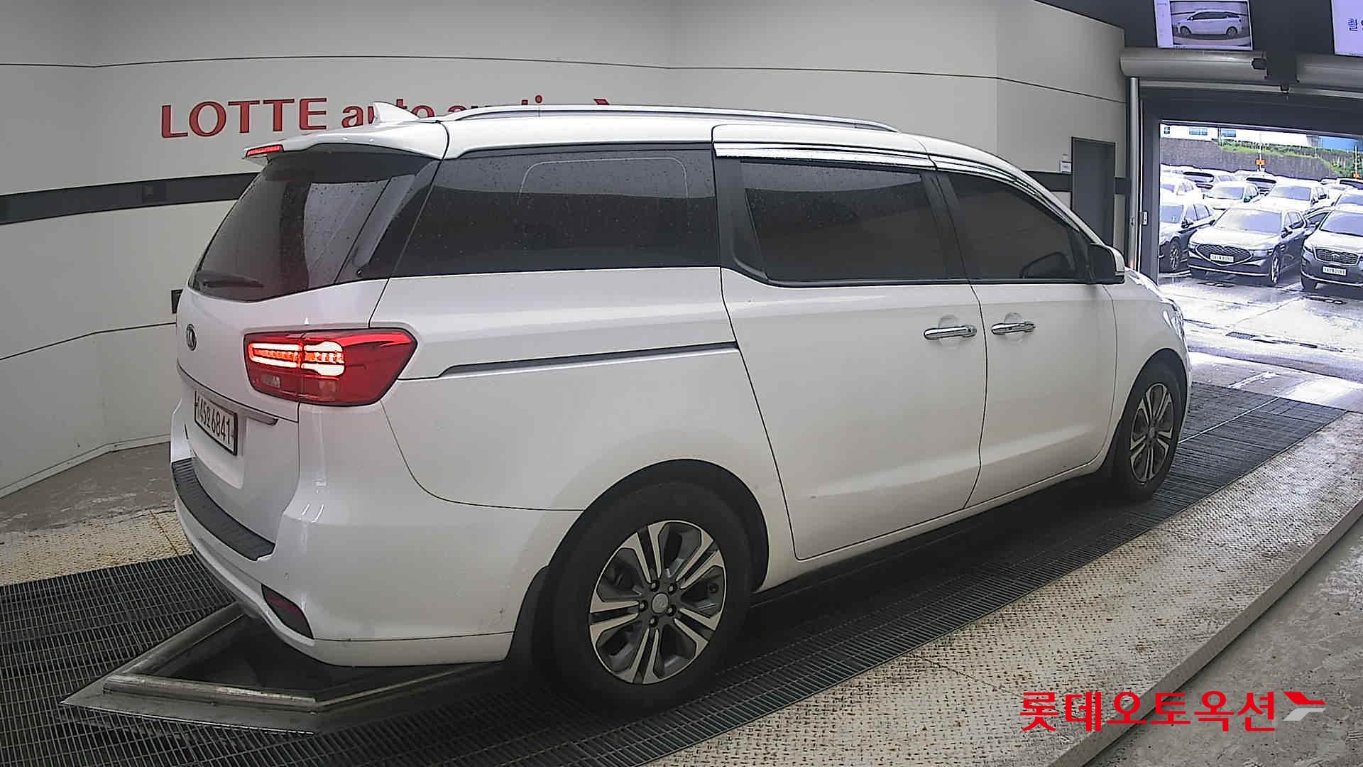 2020 - kia carnival