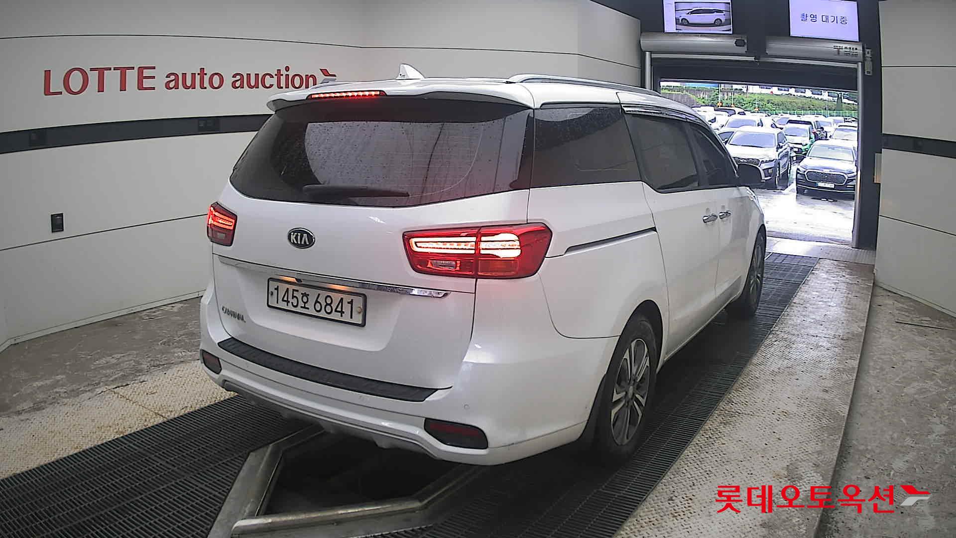 2020 - kia carnival