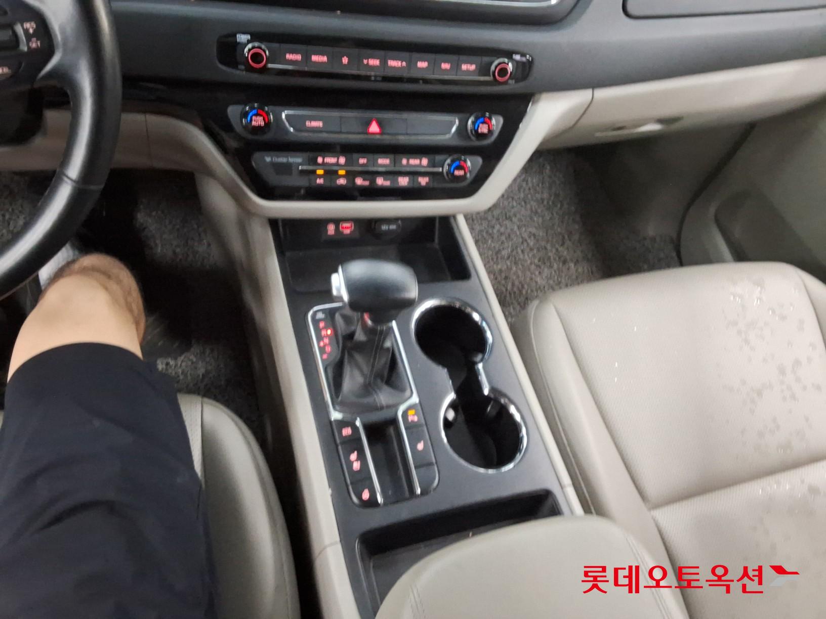 2020 - kia carnival