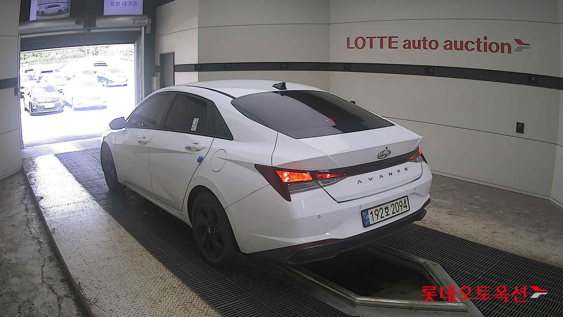 هيونداي أفانتي 2023 MODERN