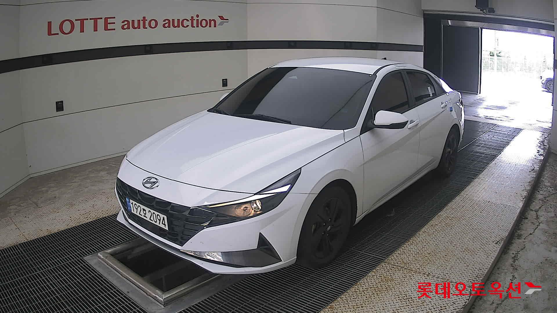 هيونداي أفانتي 2023 MODERN