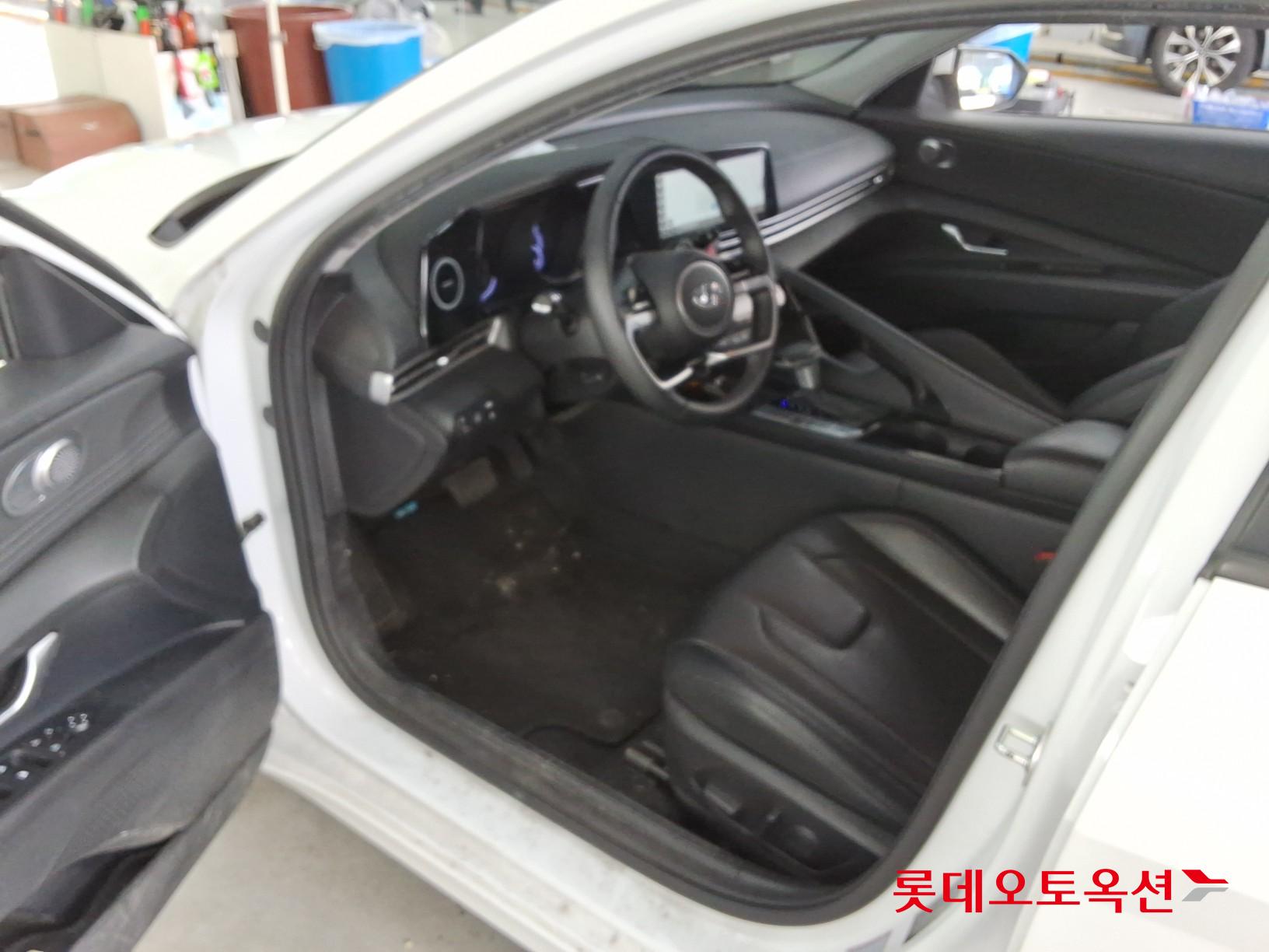 هيونداي أفانتي 2023 MODERN