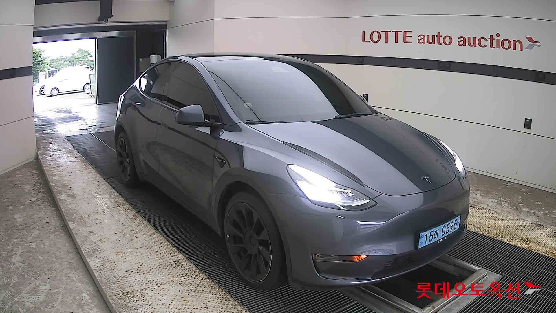2022 - tesla model y