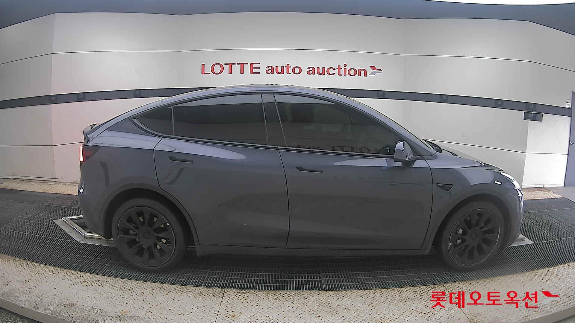 2022 - tesla model y