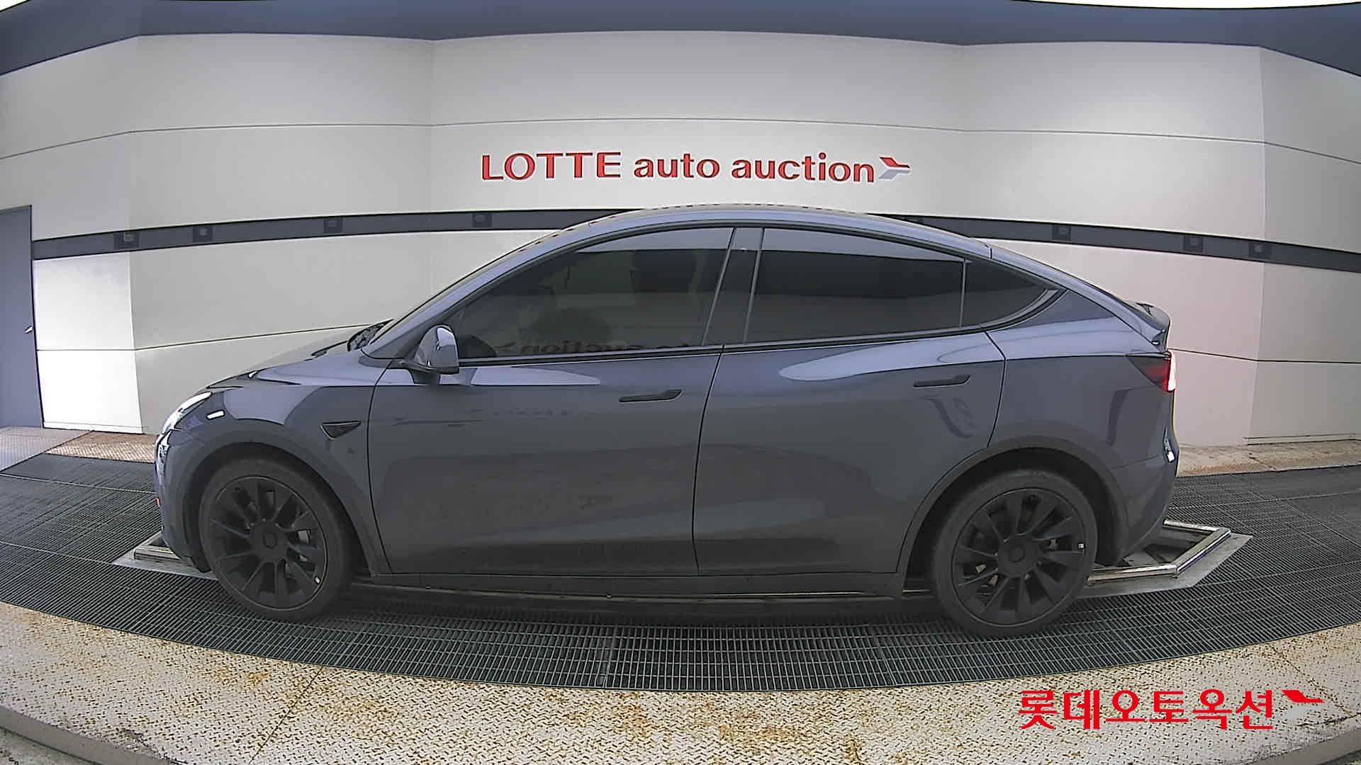 2022 - tesla model y
