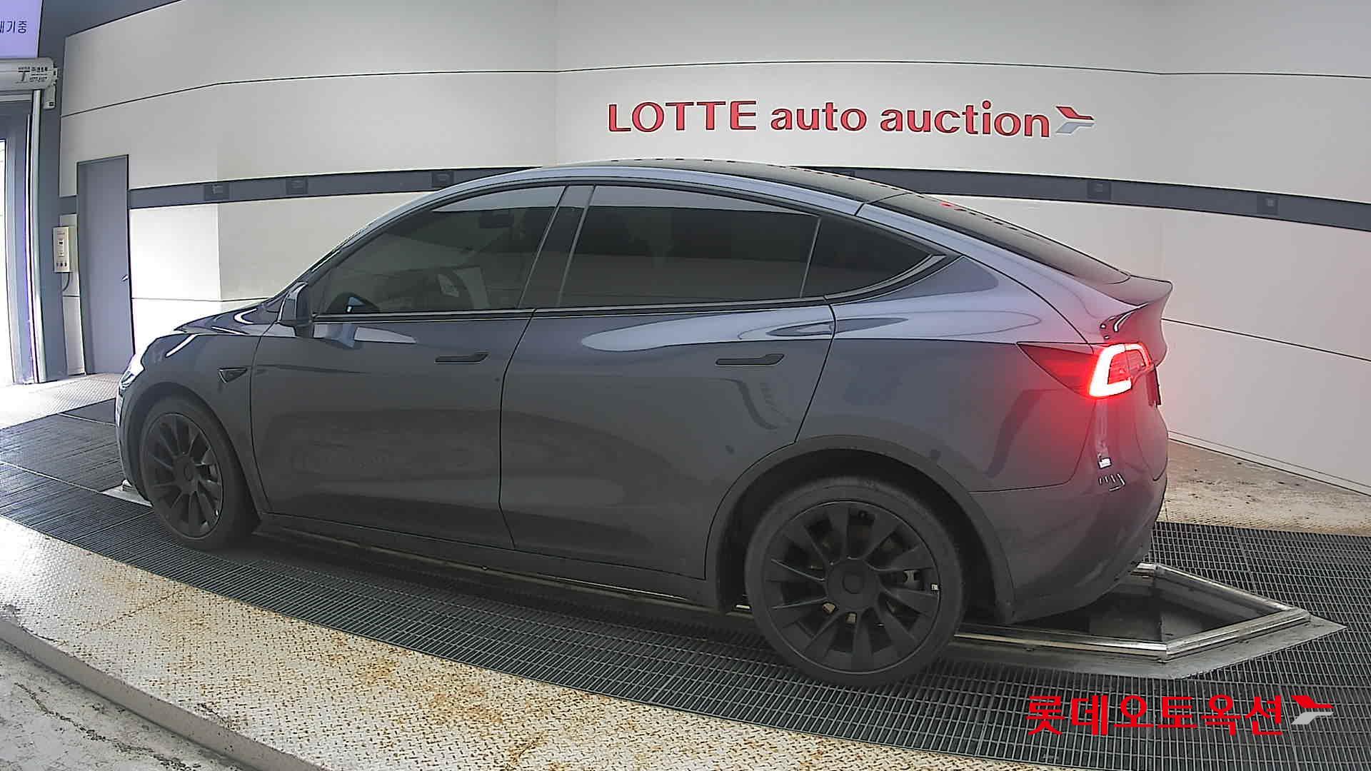 2022 - tesla model y