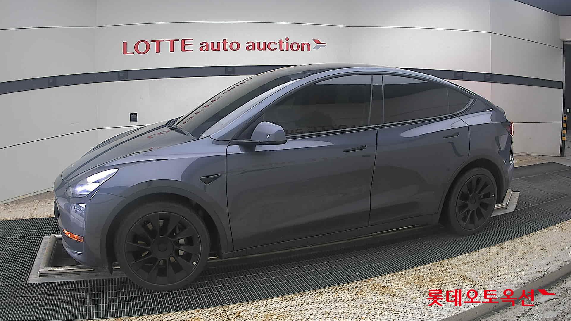 2022 - tesla model y