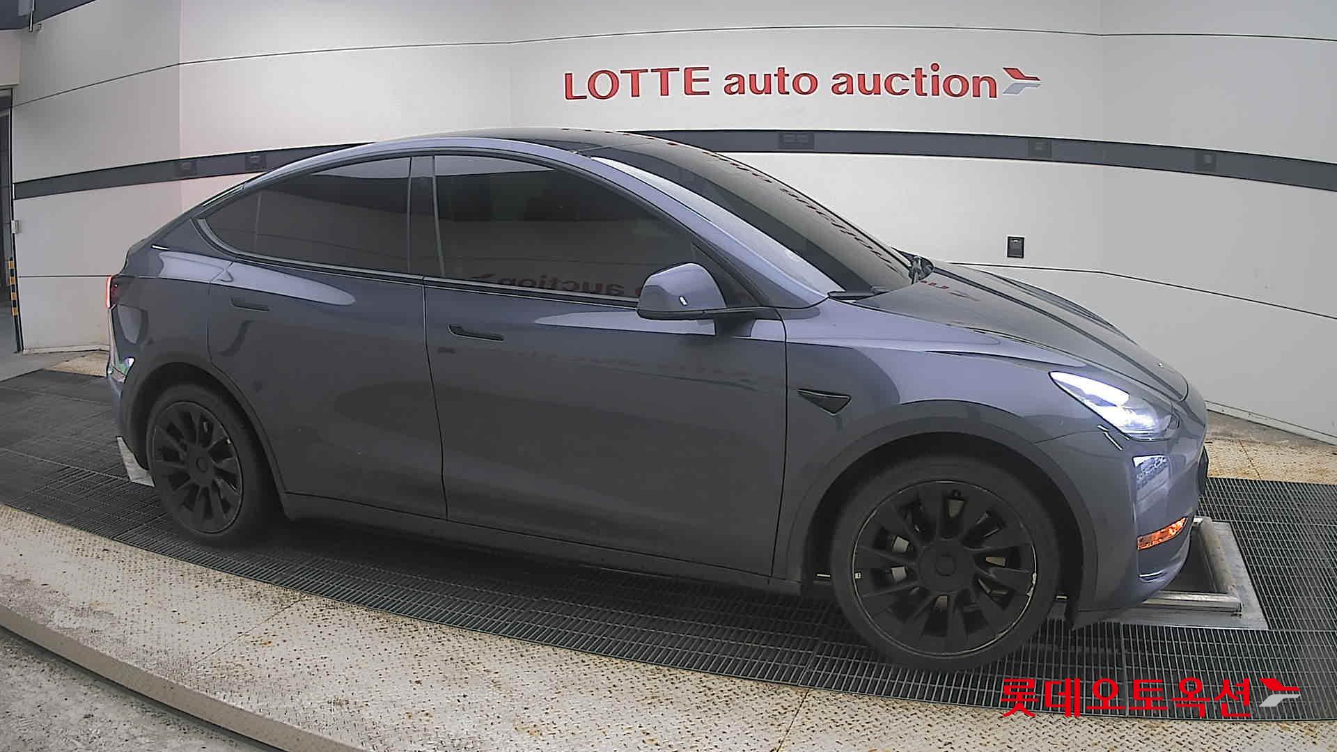 2022 - tesla model y