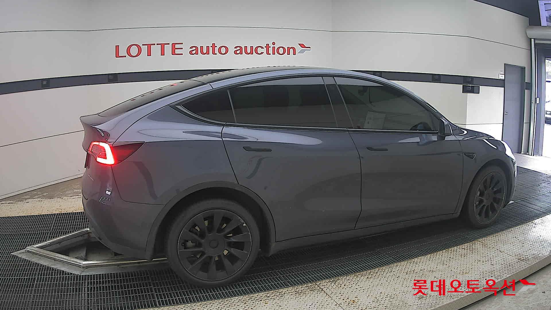 2022 - tesla model y