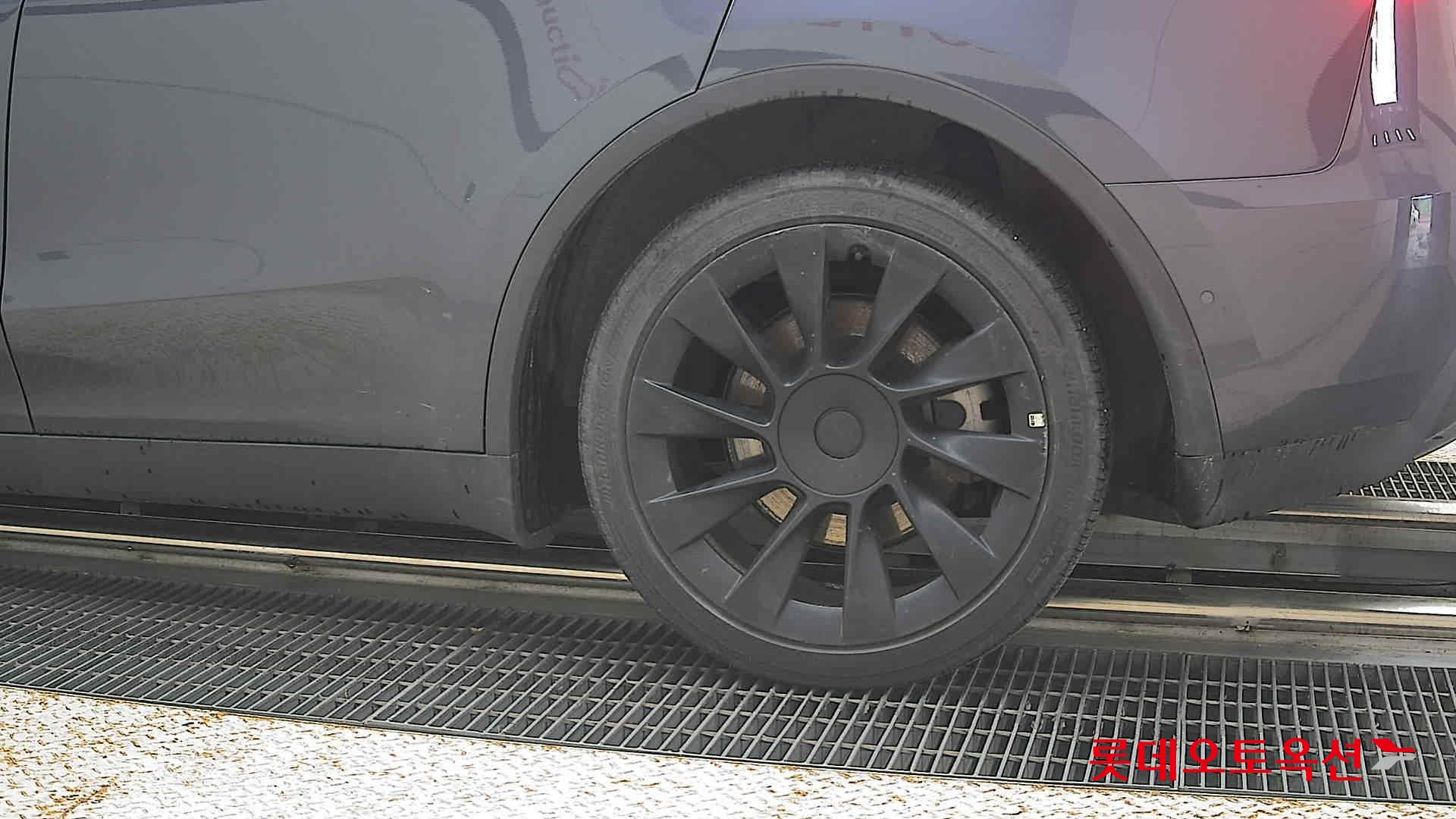 2022 - tesla model y