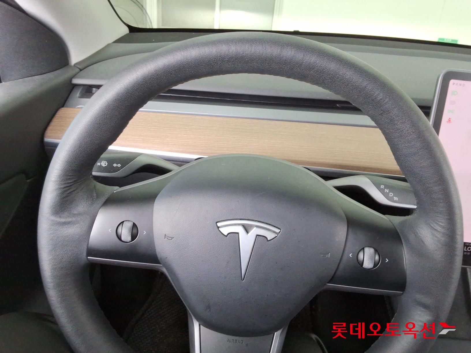 2022 - tesla model y