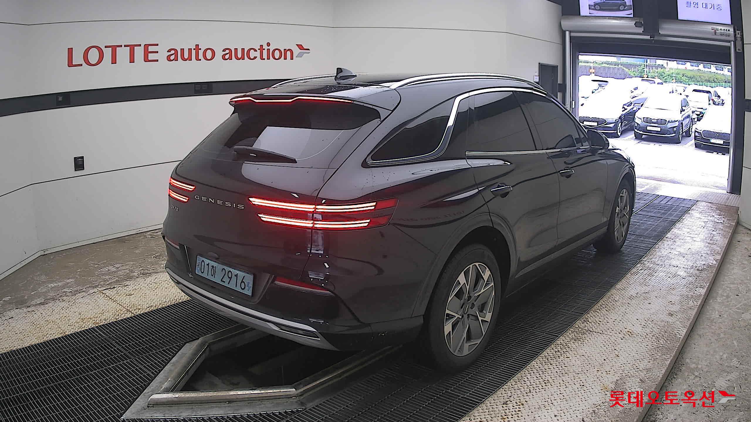 2022 - genesis gv70
